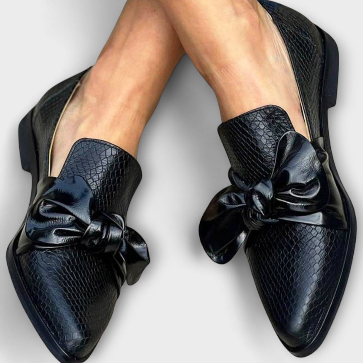 Eleganckie mokasyny z ozdobną kokardą