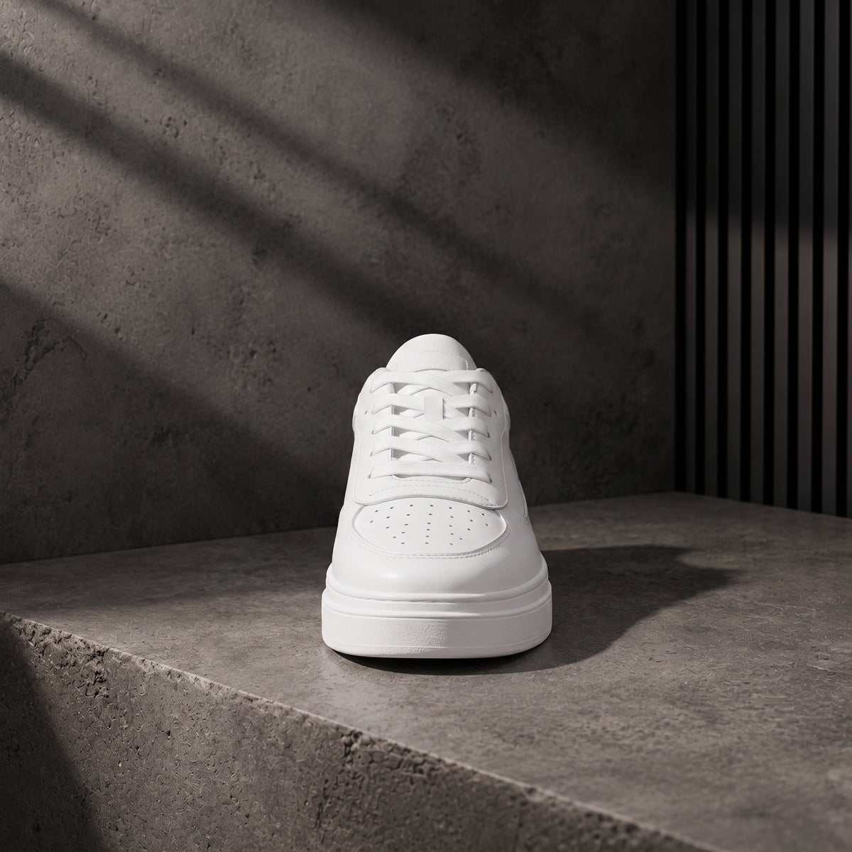 Białe ortopedyczne sneakersy casual