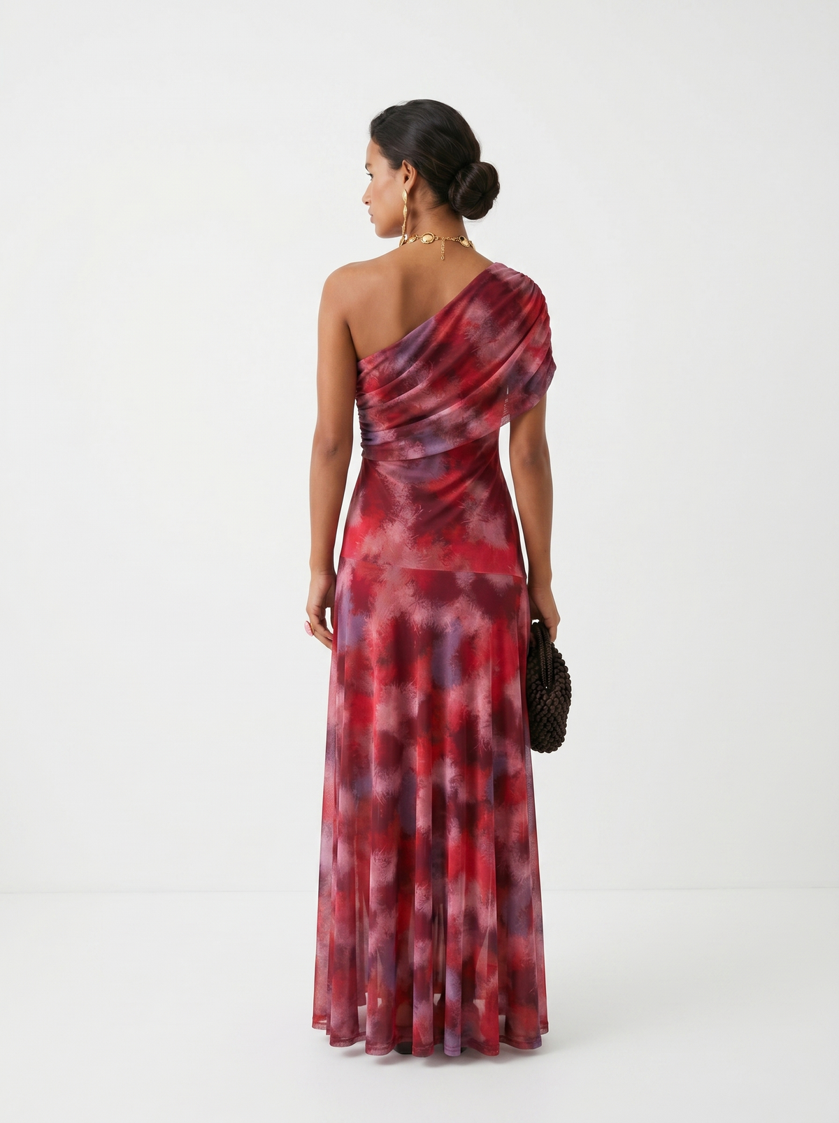 Elegancka, prosta sukienka maxi