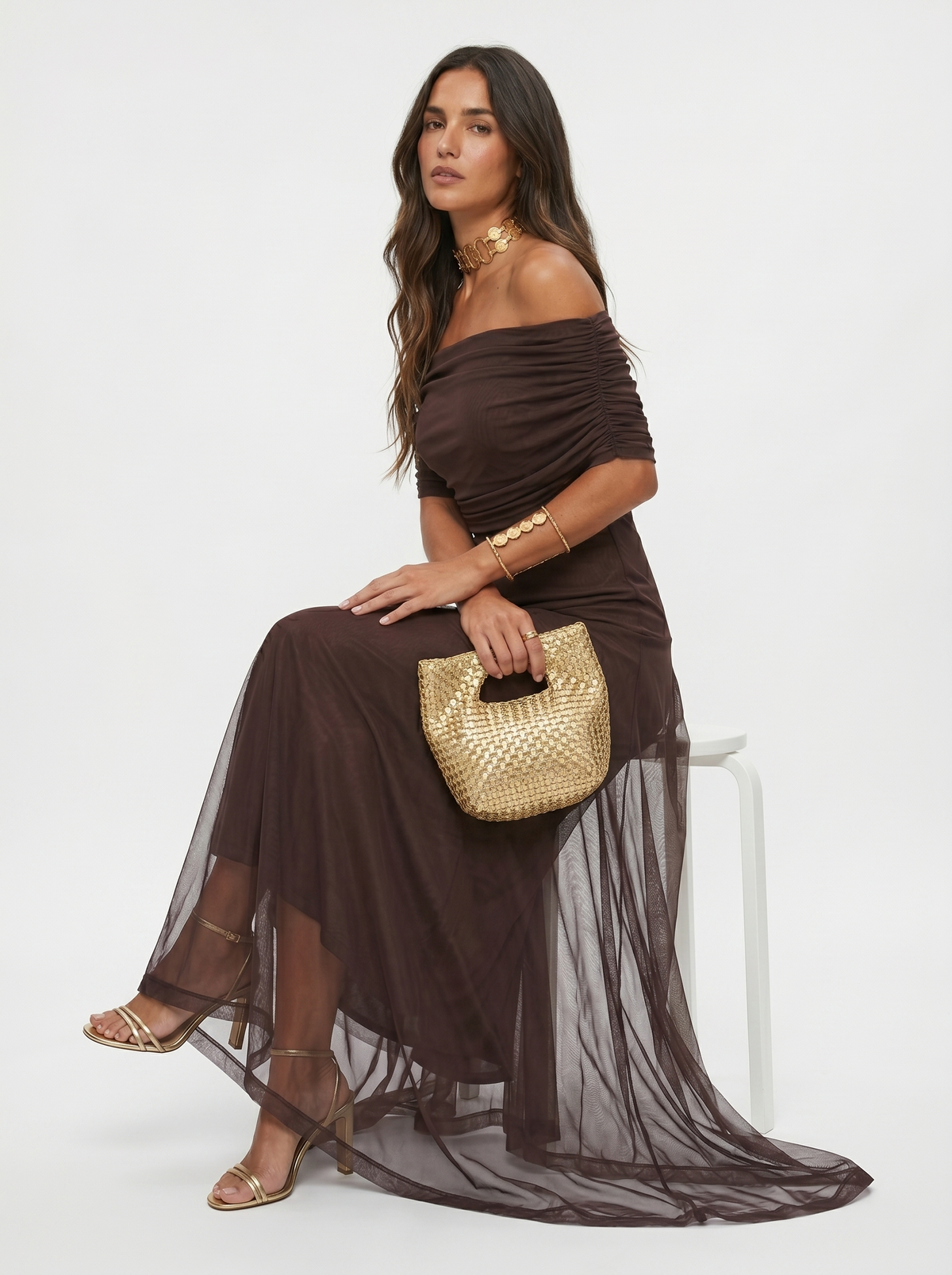 Elegancka, prosta sukienka maxi